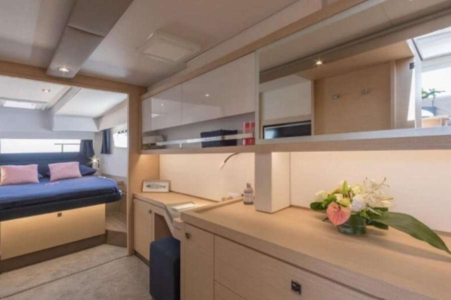 47-ft.-Fountaine-Pajot-5